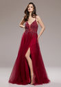 Abito da sera realizzato in tulle con strass in Virtual Red