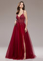 Abito da sera realizzato in tulle con strass in Virtual Red