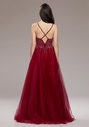Abito da sera realizzato in tulle con strass in Virtual Red
