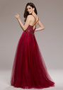 Abito da sera realizzato in tulle con strass in Virtual Red
