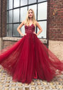 Abendkleid aus Tüll mit Strassbesatz in Rio Red