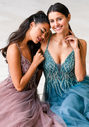 Abito da sera realizzato in tulle con strass in Dawn Pink