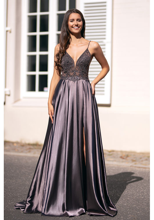 Robe de soirée en satin à fines bretelles en marron brillant