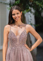 Abito da sera realizzato in tulle con strass in Dawn Pink