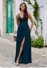 Robe de soirée fluide avec applications de strass en vert botanique