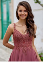 Fließendes Abendkleid mit Strassapplikationen in Marsala Red