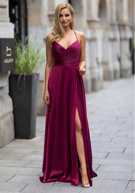 Abendkleid aus Satin in Rio Red