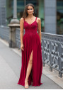 Robe de soirée fluide avec applications de strass en Rio Red