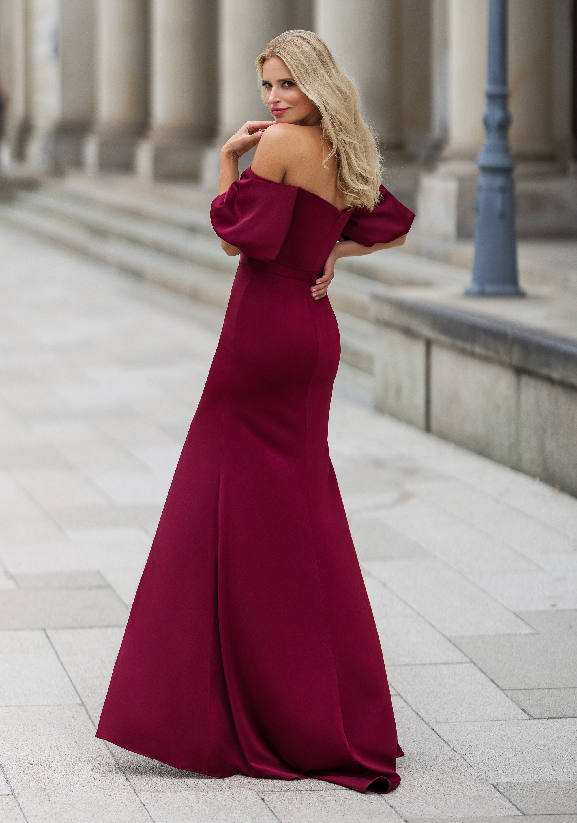 Fließendes Abendkleid mit PuffÄrmeln in Rio Red Christian Koehlert