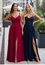 Vestido de noche fluido con aplicaciones de pedrería en Rio Red