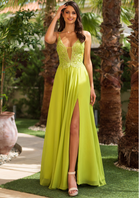 Vestido de noche con detalles bordados en Verde Kiwi