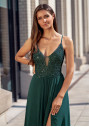Vestido de noche con detalles bordados en verde botánico